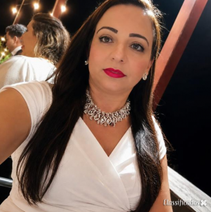 Esposa linda liberada pelo corno para ser uma HotWife